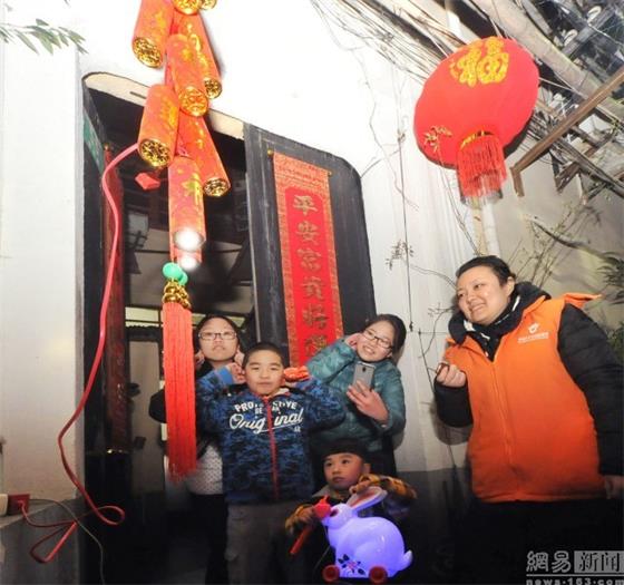 上海电子鞭炮取代烟花爆竹 插上电噼啪噼啪
