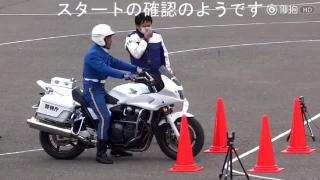 视频:美国警察是怎么考摩托车驾照的看看你就