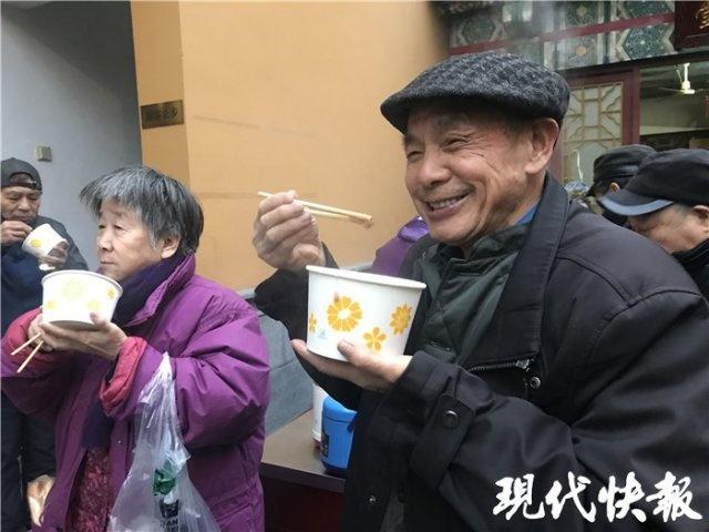 猪八戒玄奘寺发粥 免费发放两万多份腊八粥